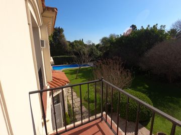 CASA A LA VENTA EN MARTINEZ DE 4 DORMITORIOS - AV LIBERTADOR AL RIO - VIEYES 1200
