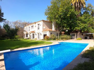 CASA A LA VENTA EN MARTINEZ DE 4 DORMITORIOS - AV LIBERTADOR AL RIO - VIEYES 1200