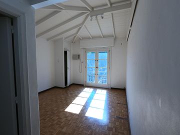 CASA A LA VENTA EN MARTINEZ DE 4 DORMITORIOS - AV LIBERTADOR AL RIO - VIEYES 1200