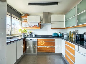 Duplex, vista despejada y cercano a colegios.