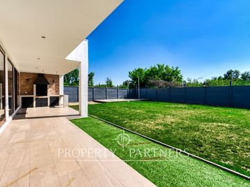 Lo Arcaya, gran terreno con dos casas independientes cada una con jardín. Agua propia
