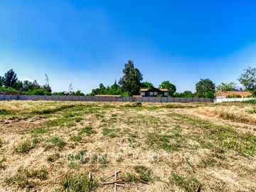 Lo Arcaya, gran terreno con dos casas independientes cada una con jardín. Agua propia