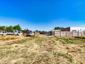 Lo Arcaya, gran terreno con dos casas independientes cada una con jardín. Agua propia