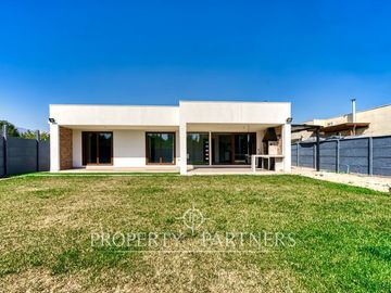 Lo Arcaya, gran terreno con dos casas independientes cada una con jardín. Agua propia