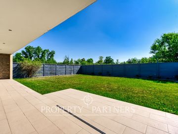 Lo Arcaya, gran terreno con dos casas independientes cada una con jardín. Agua propia