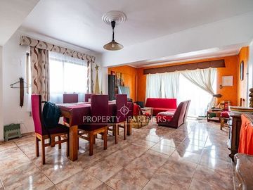 Gran Casa de 4 Niveles con Potencial Comercial en una Amplio terreno en La Serena