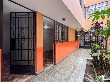 Amplia Casa en Venta en Urb San Diego -San Martin de Porres