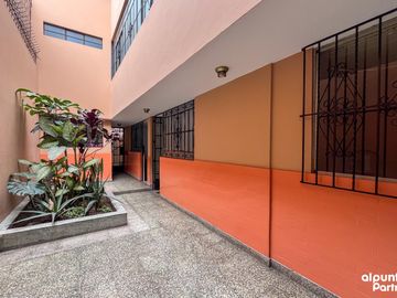 Amplia Casa en Venta en Urb San Diego -San Martin de Porres