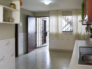 AMPLIO DEPARTAMENTO EN LOS CEDROS DE VILLA DE 03 HABITACIONES