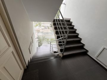 Duplex en Venta en San Isidro de 04 dormitorios.