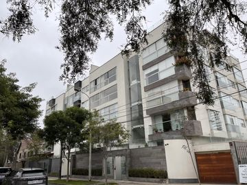 Duplex en Venta en San Isidro de 04 dormitorios.