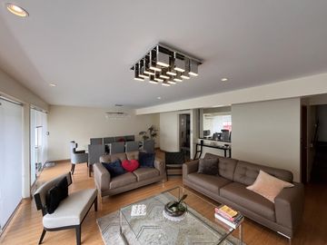Duplex en Venta en San Isidro de 04 dormitorios.