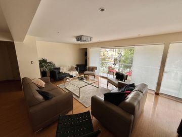 Duplex en Venta en San Isidro de 04 dormitorios.