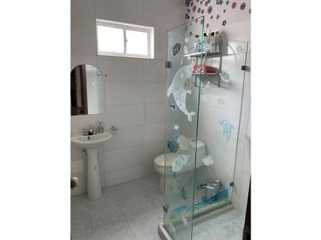 SE VENDE CASA DE DOS PISOS EN VALLEJUELO EN MONTERA