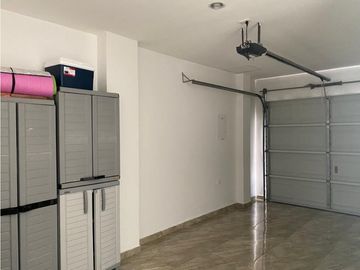 SE VENDE CASA DE DOS PISOS EN VALLEJUELO EN MONTERA