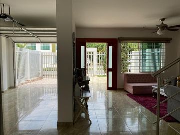 SE VENDE CASA DE DOS PISOS EN VALLEJUELO EN MONTERA