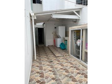 SE VENDE CASA DE DOS PISOS EN VALLEJUELO EN MONTERA