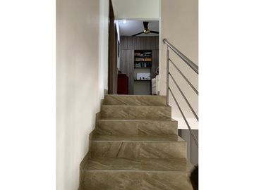 SE VENDE CASA DE DOS PISOS EN VALLEJUELO EN MONTERA