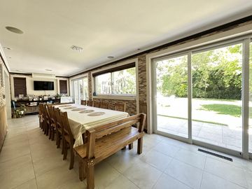 Venta Casa 6 Amb con pileta climatizada en Barrancas de Guido