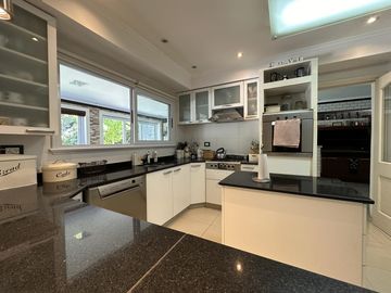 Venta Casa 6 Amb con pileta climatizada en Barrancas de Guido