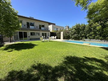 Venta Casa 6 Amb con pileta climatizada en Barrancas de Guido