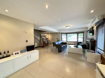 Venta Casa 6 Amb con pileta climatizada en Barrancas de Guido