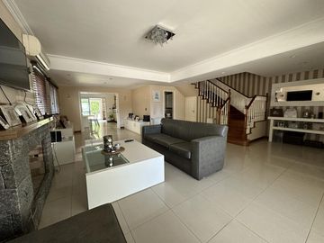 Venta Casa 6 Amb con pileta climatizada en Barrancas de Guido
