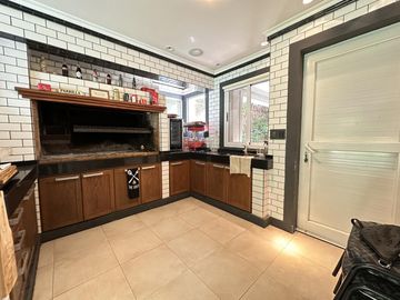 Venta Casa 6 Amb con pileta climatizada en Barrancas de Guido