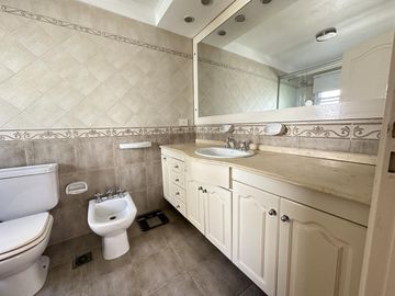 Venta Casa 6 Amb con pileta climatizada en Barrancas de Guido