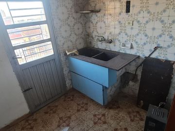 VENTA EN BLOQUE CASA MAS LOCALES EN QUILMES