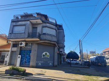 VENTA EN BLOQUE CASA MAS LOCALES EN QUILMES