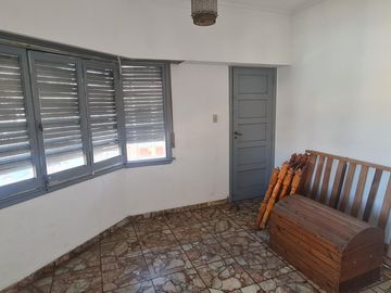 VENTA EN BLOQUE CASA MAS LOCALES EN QUILMES