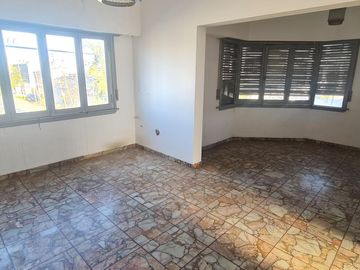 VENTA EN BLOQUE CASA MAS LOCALES EN QUILMES