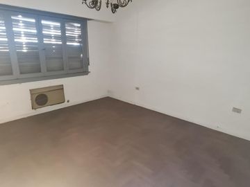 VENTA EN BLOQUE CASA MAS LOCALES EN QUILMES