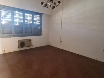 VENTA EN BLOQUE CASA MAS LOCALES EN QUILMES