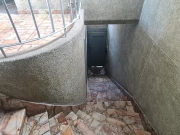 VENTA EN BLOQUE CASA MAS LOCALES EN QUILMES