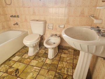 VENTA EN BLOQUE CASA MAS LOCALES EN QUILMES