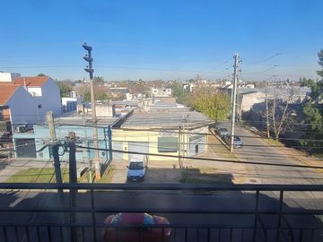 VENTA EN BLOQUE CASA MAS LOCALES EN QUILMES