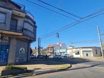 VENTA EN BLOQUE CASA MAS LOCALES EN QUILMES