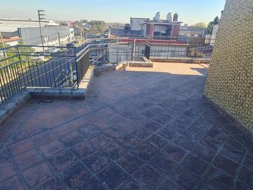 VENTA EN BLOQUE CASA MAS LOCALES EN QUILMES