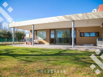 Venta casa 3 dorm. B°  Privado Costa Azul - Neuquén, Cap.
