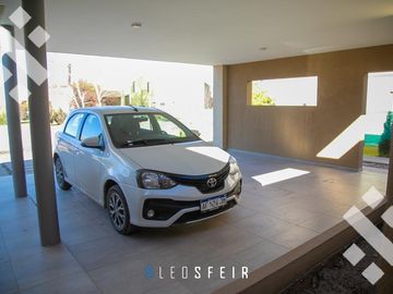 Venta casa 3 dorm. B°  Privado Costa Azul - Neuquén, Cap.