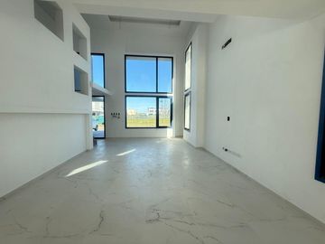 EN VENTA CASA 5 AMB A ESTRENAR EN VILLALOBOS