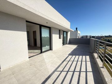 EN VENTA CASA 5 AMB A ESTRENAR EN VILLALOBOS