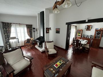 Casa multifamiliar 4 amb con dependencia y garage