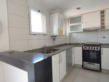 Departamento de 3 ambientes con cochera. RETASADO!