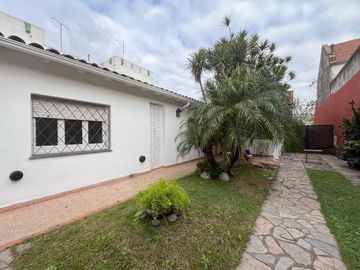 Casa 4ambientes a la venta- Castelar Norte