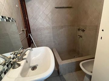Casa 4ambientes a la venta- Castelar Norte