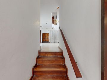 Casa en venta en La Plata. Piscina. Lote constructoras