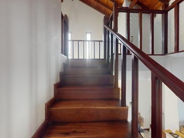 Casa en venta en La Plata. Piscina. Lote constructoras